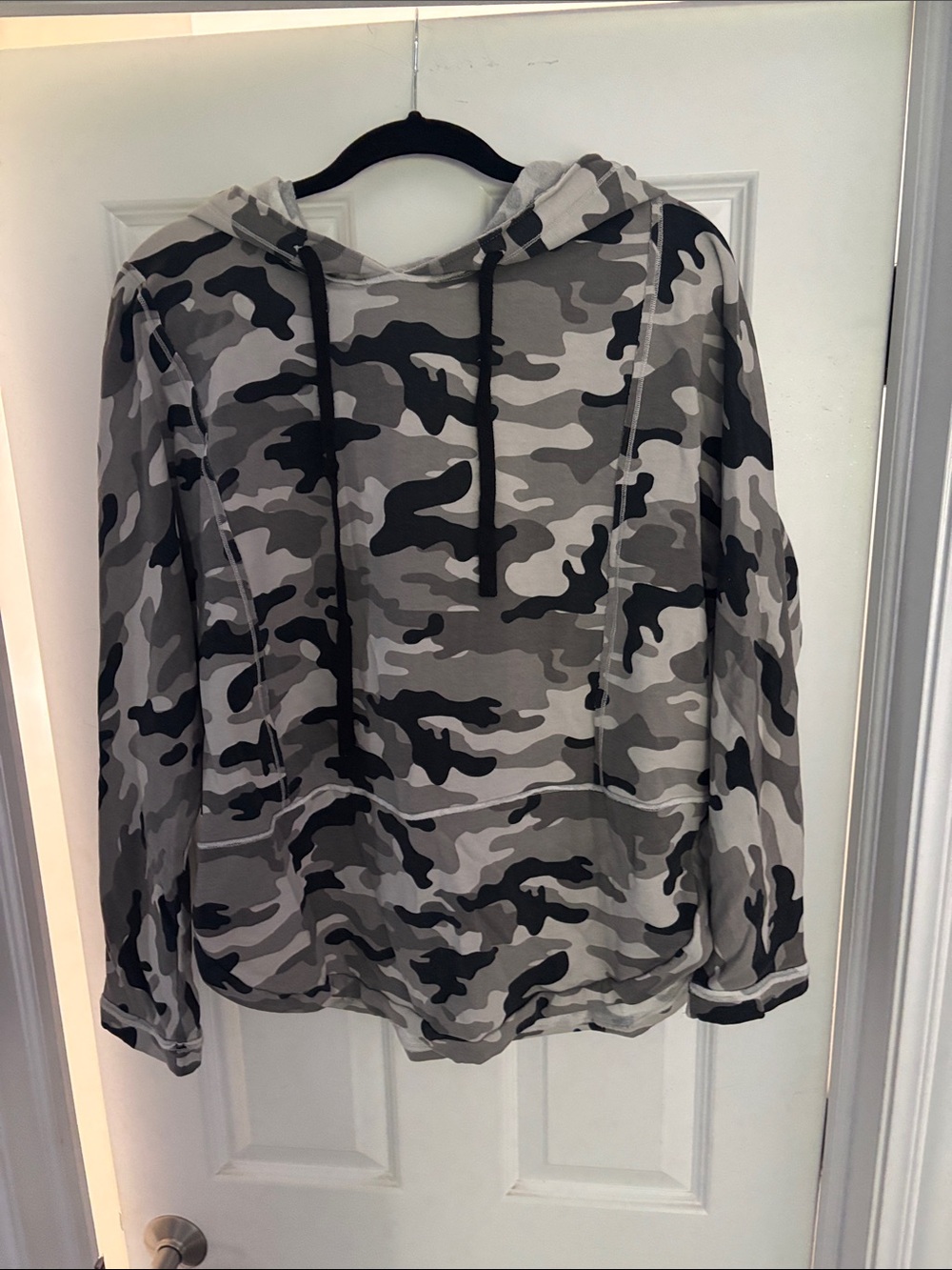 Women’s Gray Camo Pullover Hoodie with Hood and Drawstrings